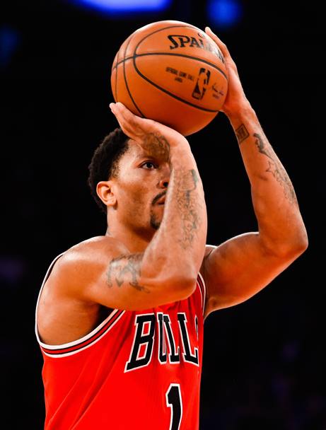 Derrick Rose non giocava una partita di regular season dal novembre 2013. Al Madison Square Garden di New York il play ha contribuito con 13 punti e 5 assist al 104-80 con cui i Bulls hanno umiliato i Knicks (Afp)